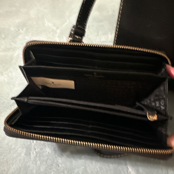 Brand new Kate spade purse and used wallet. Both in excellent condition - Picture 3 of 5